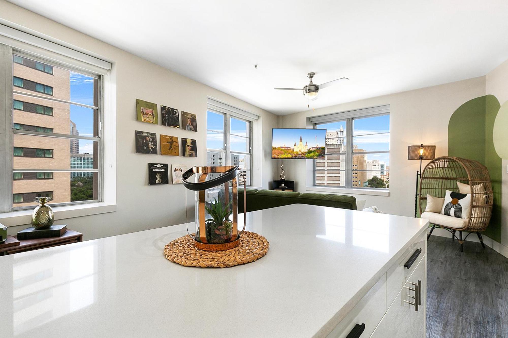 Luxury 2-Bedroom Condo Steps Away From The French Quarter Ню Орлиънс Екстериор снимка