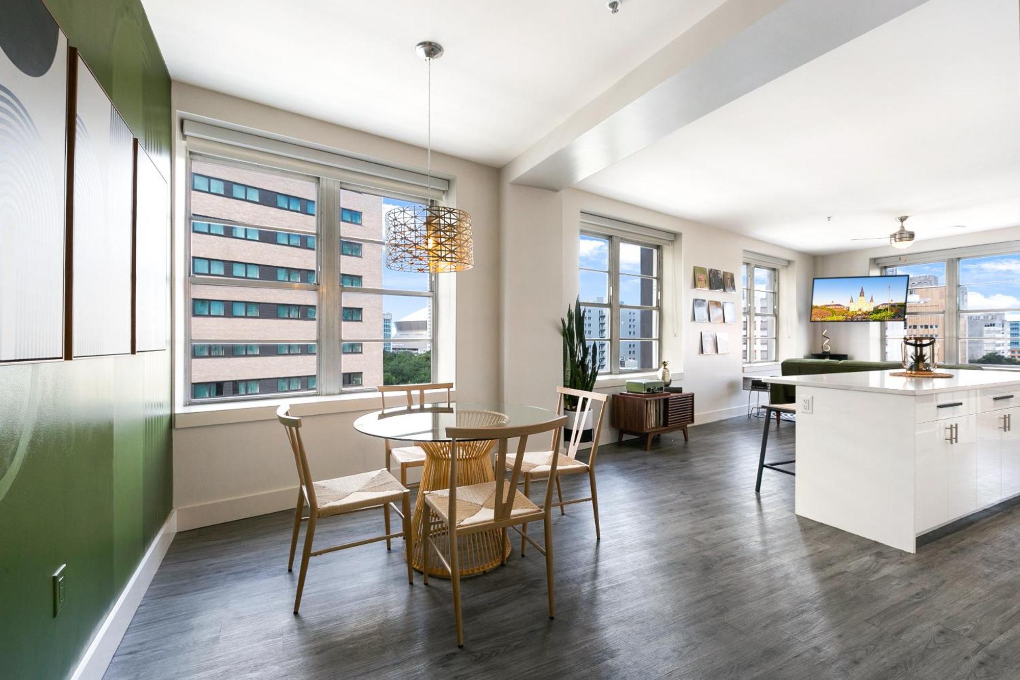 Luxury 2-Bedroom Condo Steps Away From The French Quarter Ню Орлиънс Екстериор снимка