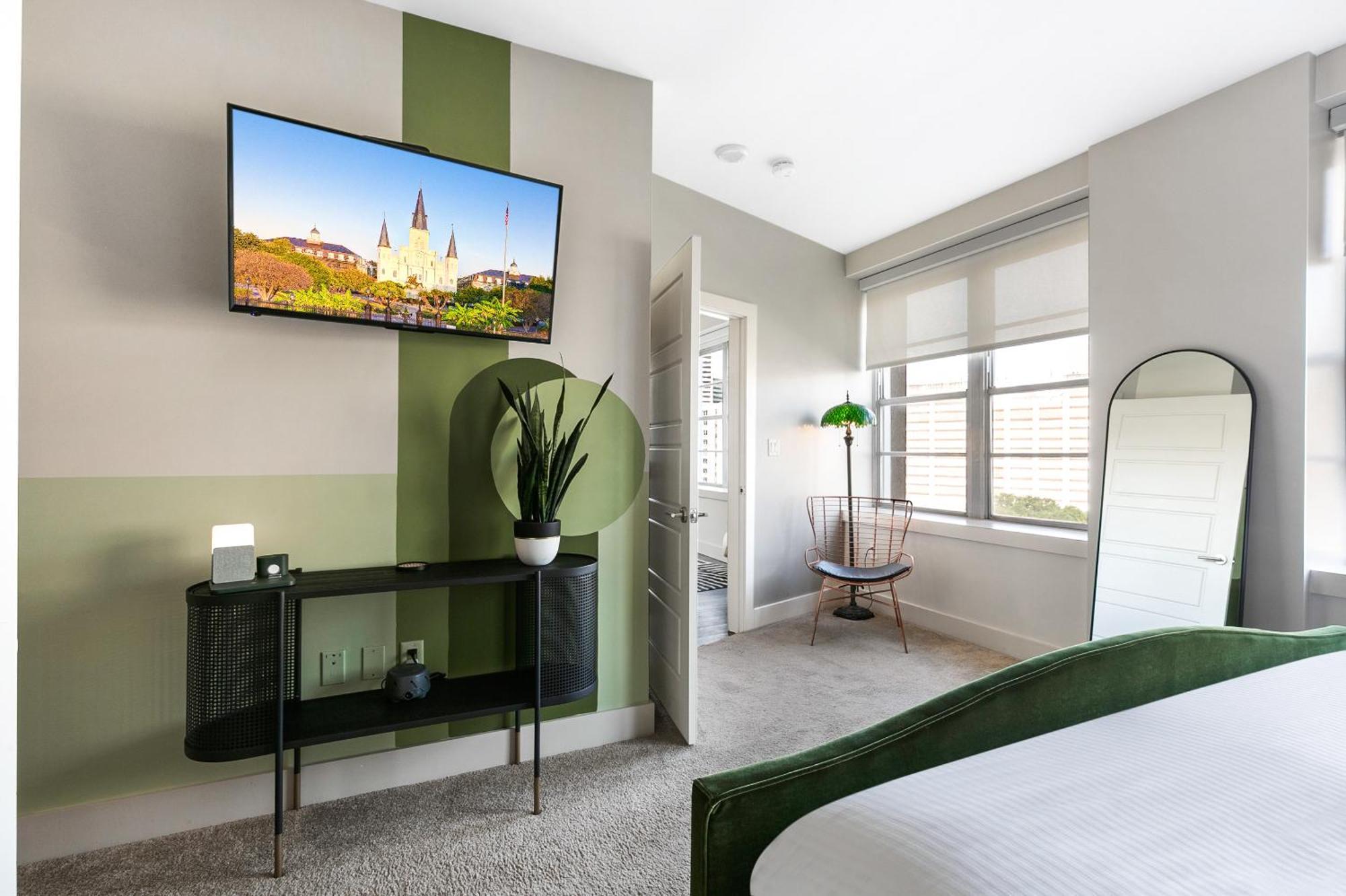 Luxury 2-Bedroom Condo Steps Away From The French Quarter Ню Орлиънс Екстериор снимка