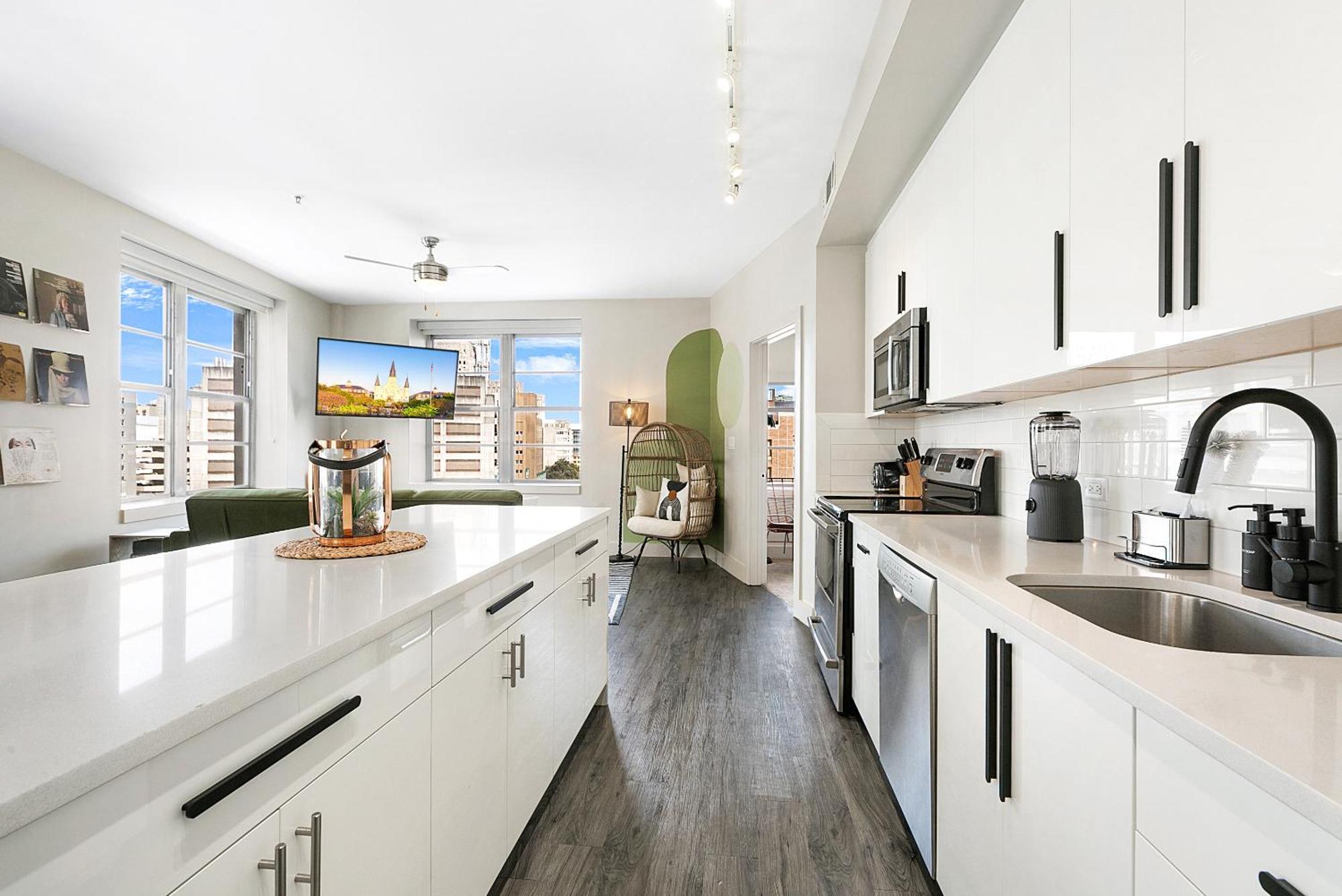 Luxury 2-Bedroom Condo Steps Away From The French Quarter Ню Орлиънс Екстериор снимка